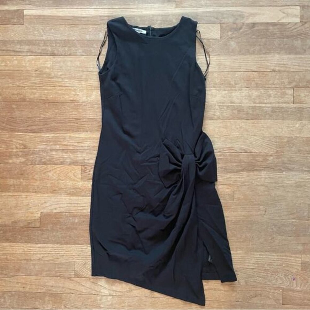 Katherine Barclay women's black sleeveless zip back dress with bow size 6 B7